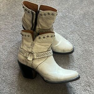 Lucchese vintage/rugged white booties size 6 1/2